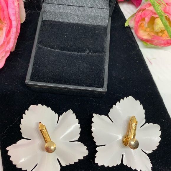 VINTAGE⚜️RARE NAPIER Leaves Acrylic Faux Pearl Brooch & Clip Earrings Set - Picture 4 of 9